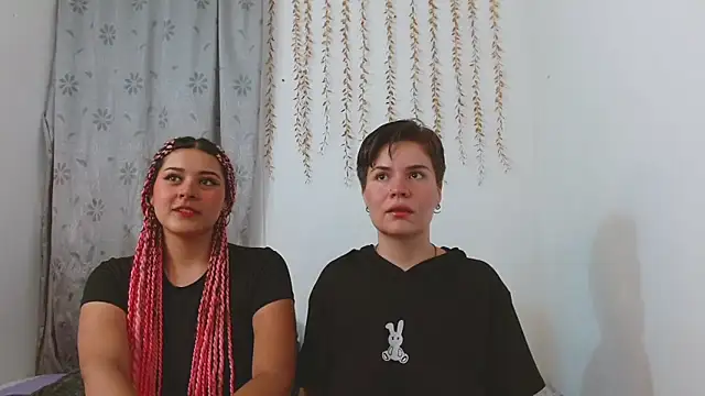 Snapshot of AmbarAndValery chatting on September 13, 3:50 am AmbarAndValery online show from September 13, 3:50 am