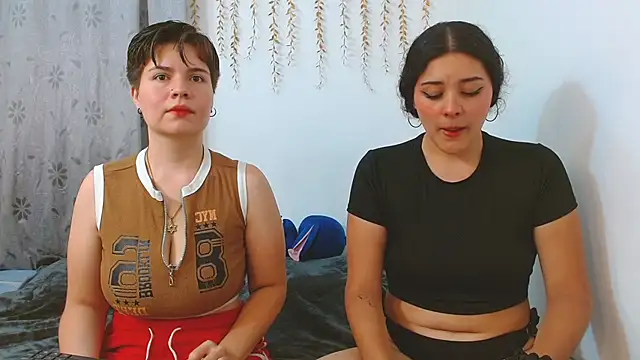 Snapshot of AmbarAndValery chatting on September 18, 2:57 am AmbarAndValery online show from September 18, 2:57 am