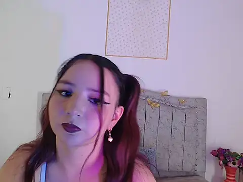 Mia2xsmith online show from May 25, 4:18 am