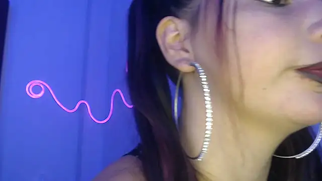 Mia2xsmith online show from June 24, 8:13 am