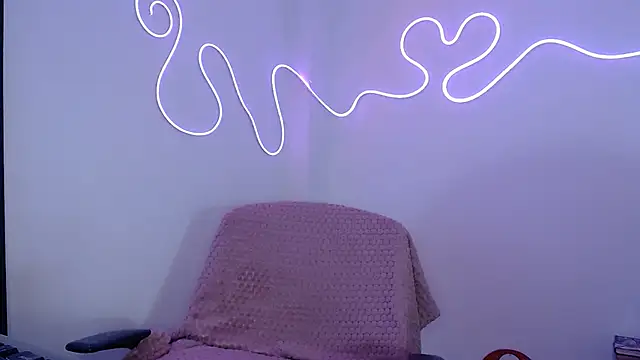 Mia2xsmith online show from August 4, 9:34 am