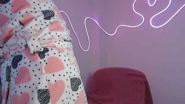 Mia2xsmith online show from August 4, 11:18 pm
