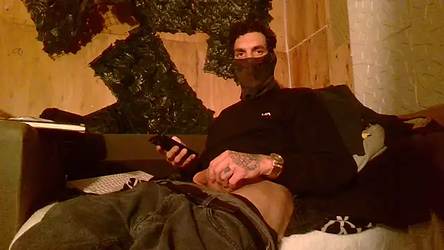 Snapshot of Sillycatfish chatting on December 16, 3:33 am Sillycatfish online show from December 16, 3:33 am