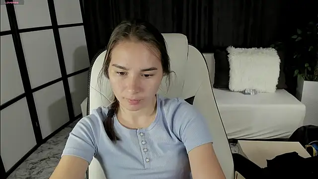 SeraphineClark online show from September 27, 3:00 am