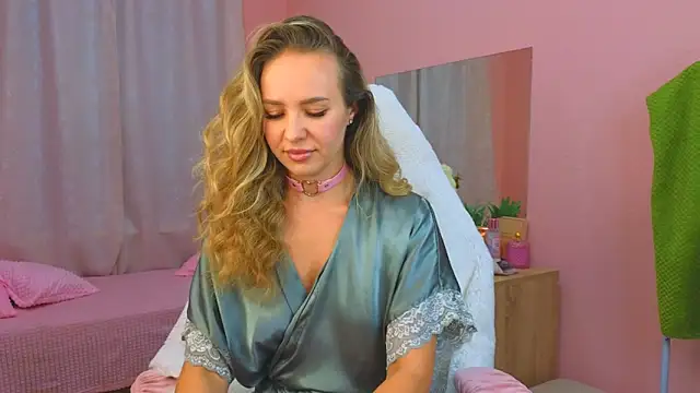 Hloya Mei online show from October 8, 12:30 am