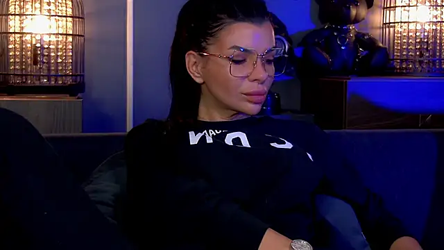 Snapshot of EleniaDevons chatting on October 16, 11:44 am EleniaDevons online show from October 16, 11:44 am