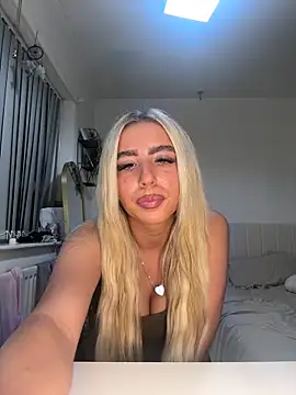 BlondeBetty online show from November 3, 5:03 pm