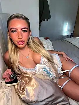 BlondeBetty online show from January 7, 11:45 am