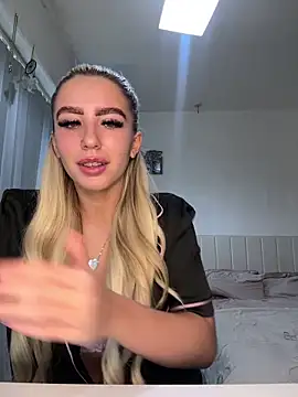 Snapshot of BlondeBetty chatting on March 9, 12:20 pm BlondeBetty online show from March 9, 12:20 pm