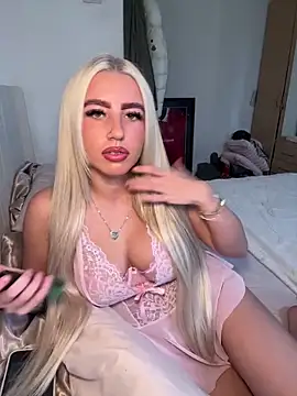 Snapshot of BlondeBetty chatting on March 17, 3:26 pm BlondeBetty online show from March 17, 3:26 pm
