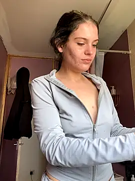 Snapshot of Camwithchlox chatting on September 23, 1:47 pm Camwithchlox online show from September 23, 1:47 pm