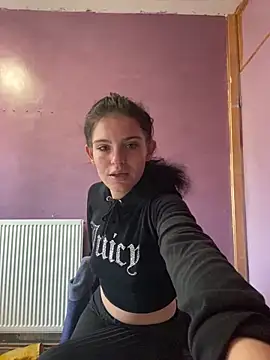 Snapshot of Camwithchlox chatting on September 30, 4:12 pm Camwithchlox online show from September 30, 4:12 pm