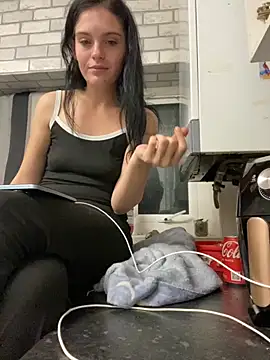 Snapshot of Camwithchlox chatting on October 1, 11:44 pm Camwithchlox online show from October 1, 11:44 pm