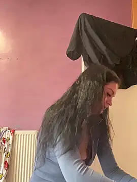 Snapshot of Camwithchlox chatting on October 9, 9:18 am Camwithchlox online show from October 9, 9:18 am