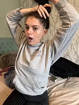 Snapshot of Camwithchlox chatting on October 19, 9:43 am Camwithchlox online show from October 19, 9:43 am