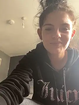 Snapshot of Camwithchlox chatting on October 22, 9:53 am Camwithchlox online show from October 22, 9:53 am