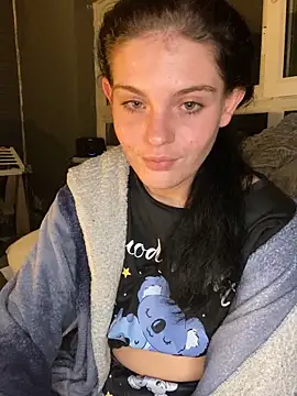 Snapshot of Camwithchlox chatting on October 22, 11:48 pm Camwithchlox online show from October 22, 11:48 pm