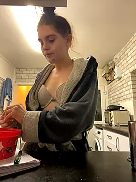 Snapshot of Camwithchlox chatting on October 30, 9:04 pm Camwithchlox online show from October 30, 9:04 pm