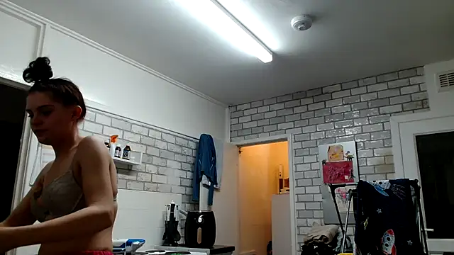 Snapshot of Camwithchlox chatting on October 31, 5:58 pm Camwithchlox online show from October 31, 5:58 pm