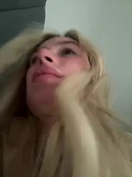 SexySaraxxoo online show from March 29, 1:44 pm