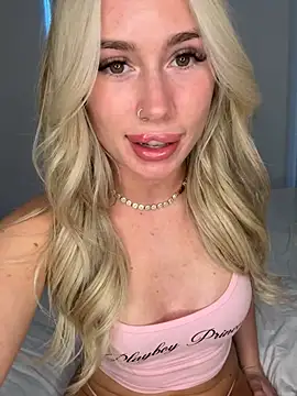SexySaraxxoo online show from April 29, 5:30 pm