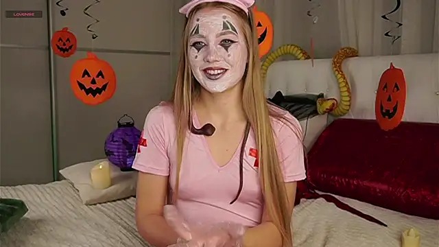 Snapshot of AlbaMesick chatting on October 29, 12:07 pm AlbaMesick online show from October 29, 12:07 pm