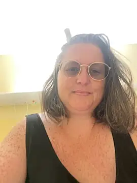 Beatricefrench-curvy-milf online show from September 12, 6:19 pm