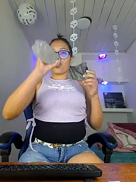 Snapshot of susan_mooree chatting on October 31, 5:14 pm susan mooree online show from October 31, 5:14 pm