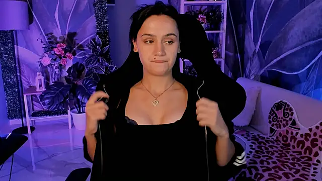 MonicaFarmer online show from September 19, 5:24 pm