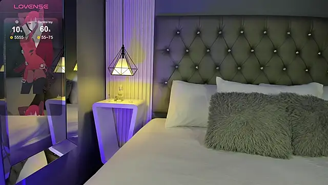 LunaBloomn online show from November 26, 5:03 pm