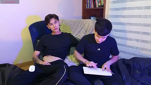 tightncuteass online show from May 12, 3:47 am