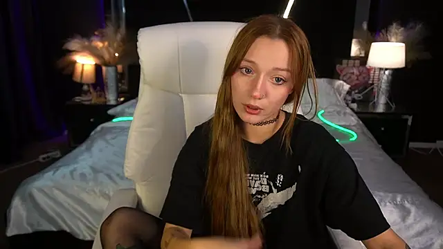 FoxyMayy online show from November 7, 8:42 pm