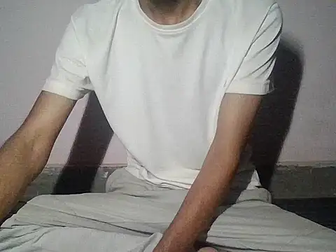 Snapshot of ash706339 chatting on September 15, 12:21 am ash706339 online show from September 15, 12:21 am