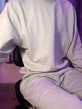 Snapshot of ash706339 chatting on December 21, 6:42 am ash706339 online show from December 21, 6:42 am