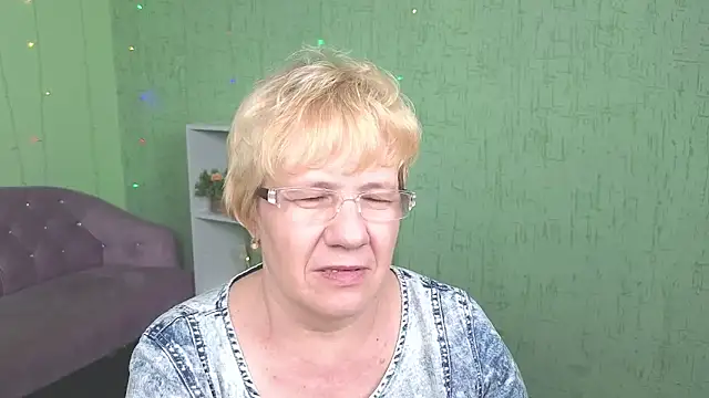 Snapshot of Lacey_Lavender chatting on September 24, 8:28 am Lacey Lavender online show from September 24, 8:28 am