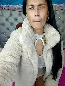 Snapshot of ZARAY_1118 chatting on October 14, 8:42 pm ZARAY 1118 online show from October 14, 8:42 pm