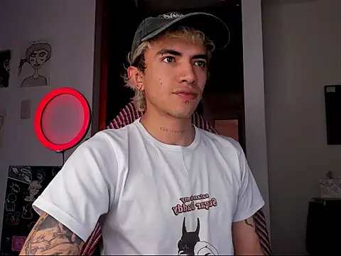 guynextdo0r online show from October 5, 7:01 pm