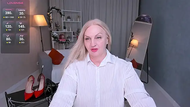 Nina Devillle online show from December 15, 2:43 pm