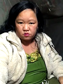 Snapshot of riso-00 chatting on December 1, 9:14 am riso-00 online show from December 1, 9:14 am