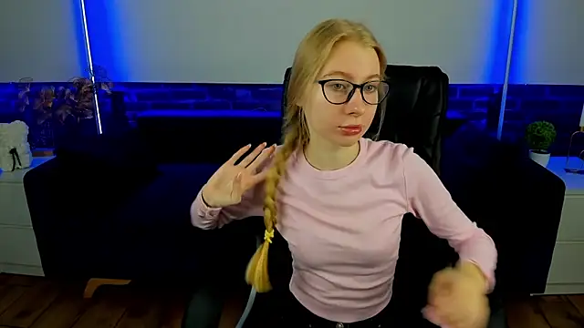 Alina Blonde online show from September 24, 5:44 am