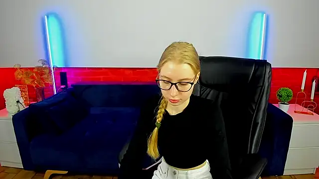 Alina Blonde online show from September 30, 5:34 am