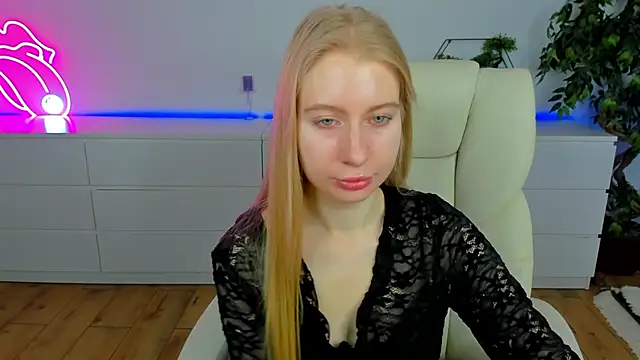 Snapshot of Alina_Blonde chatting on March 14, 6:41 am Alina Blonde online show from March 14, 6:41 am