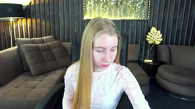 Snapshot of Alina_Blonde chatting on March 15, 6:41 am Alina Blonde online show from March 15, 6:41 am