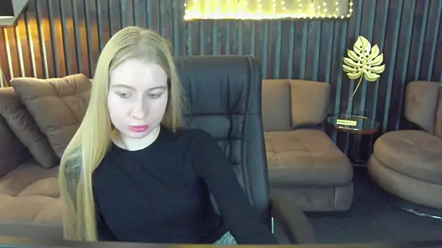 Snapshot of Alina_Blonde chatting on March 27, 6:41 am Alina Blonde online show from March 27, 6:41 am