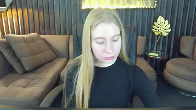 Snapshot of Alina_Blonde chatting on March 27, 8:26 am Alina Blonde online show from March 27, 8:26 am