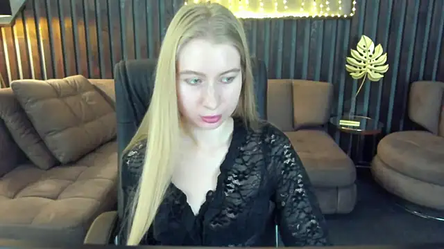 Snapshot of Alina_Blonde chatting on March 28, 6:35 am Alina Blonde online show from March 28, 6:35 am