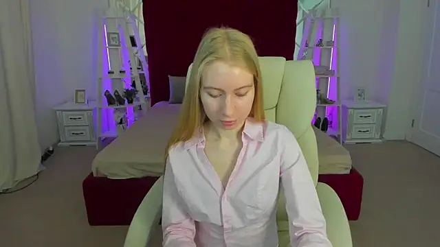 Alina Blonde online show from April 12, 6:07 am