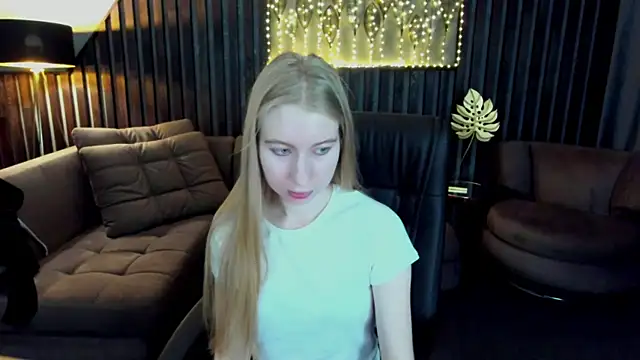 Alina Blonde online show from May 3, 5:35 am