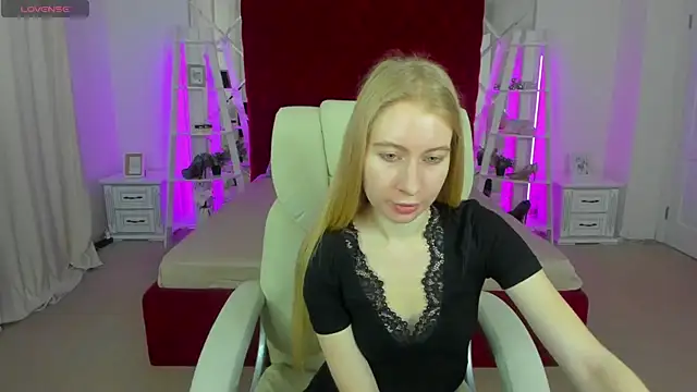 Alina Blonde online show from May 9, 5:34 am