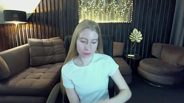 Alina Blonde online show from May 10, 5:34 am